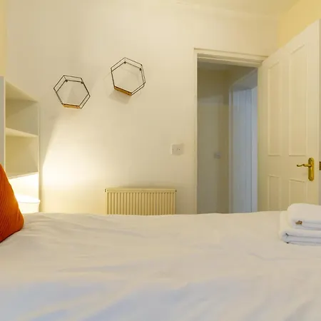 Homely 3 Bedroom In The Heart Of *