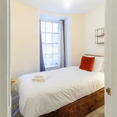 Homely 3 Bedroom In The Heart Of Apartamento *