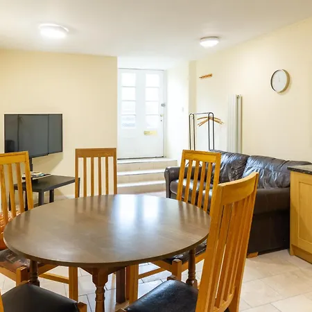 Apartamento Homely 3 Bedroom In The Heart Of
