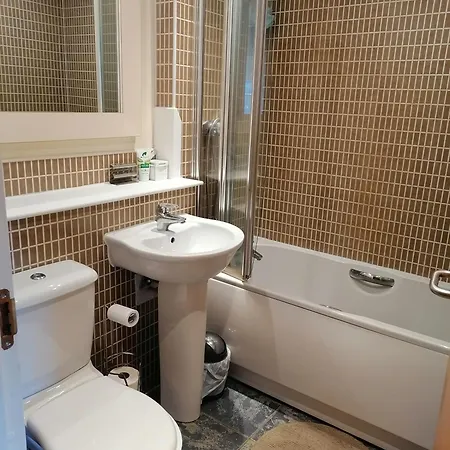 Feng Shui Flat For 4 Apartment *