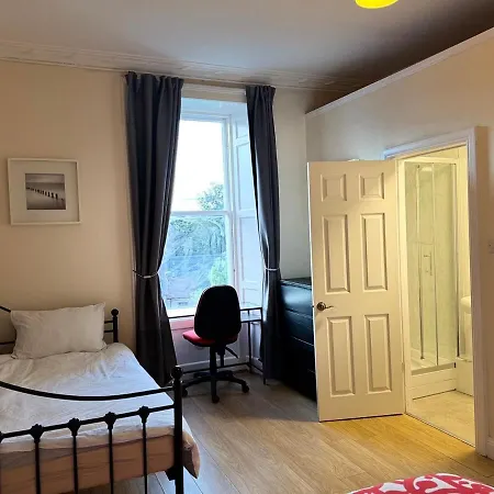 Edinburgh Pleasance Apartment 4 Bedrooms 7 Beds