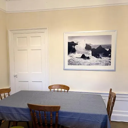 Edinburgh Pleasance Apartment 4 Bedrooms 7 Beds *