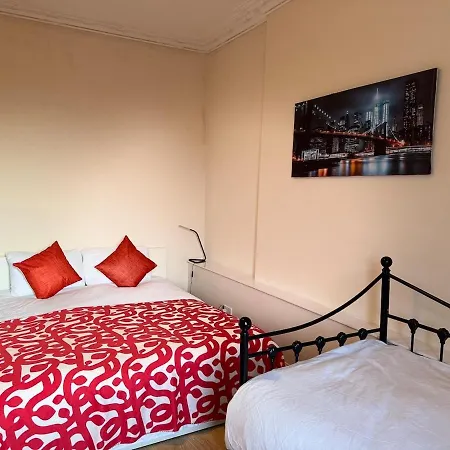 Edinburgh Pleasance Apartment 4 Bedrooms 7 Beds *