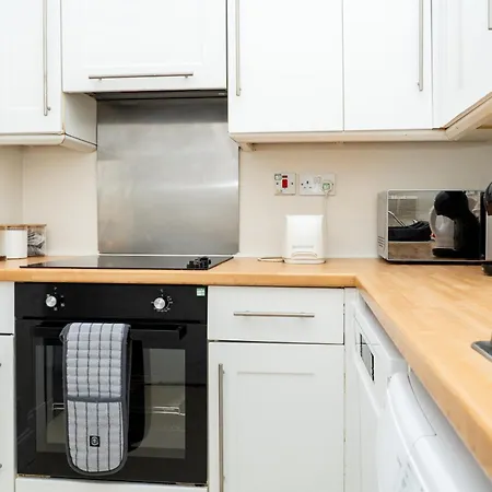 Appartamento Centre, 3br Home, Next To Tram Stop, Sleeps7 Edimburgo