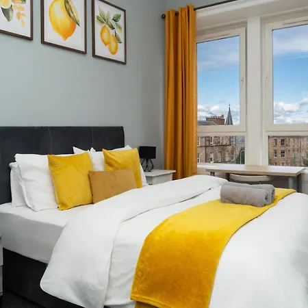 Centre, 3br Home, Next To Tram Stop, Sleeps7