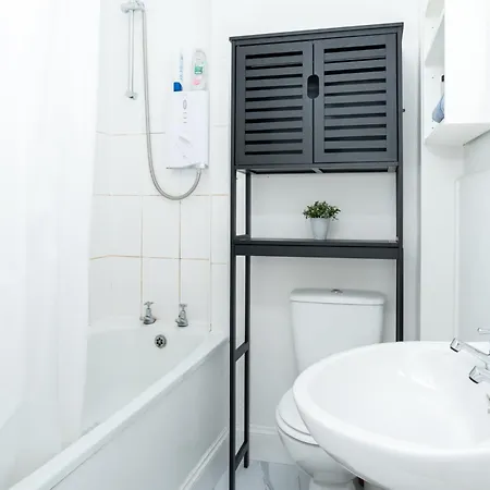 Centre, 3br Home, Next To Tram Stop, Sleeps7 Appartamento *