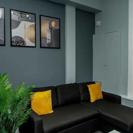 Centre, 3br Home, Next To Tram Stop, Sleeps7 Appartamento *
