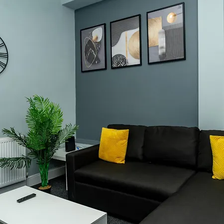 Appartamento Centre, 3br Home, Next To Tram Stop, Sleeps7 *