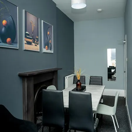 Appartamento Centre, 3br Home, Next To Tram Stop, Sleeps7 Edimburgo