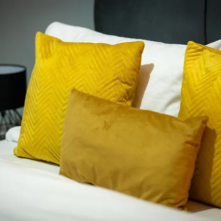 Appartamento Centre, 3br Home, Next To Tram Stop, Sleeps7