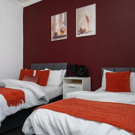 Appartamento Centre, 3br Home, Next To Tram Stop, Sleeps7 Edimburgo