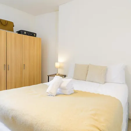 Apartamento And Inviting 2 Bedroom Perfect For Festival
