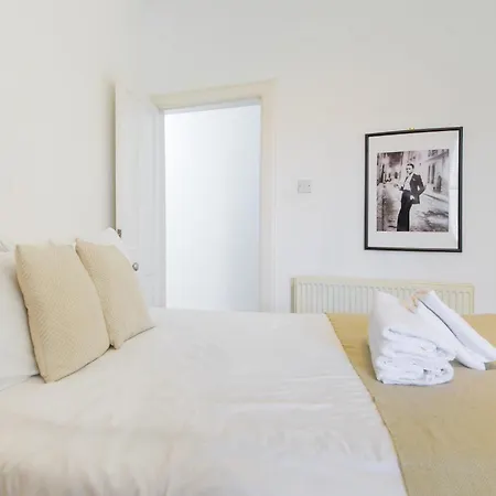 And Inviting 2 Bedroom Perfect For Festival Edimburgo