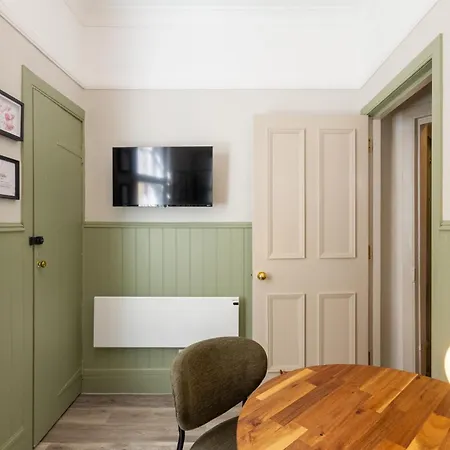 Chic 1bd Flat - Wviews Of Castle! Apartamento *