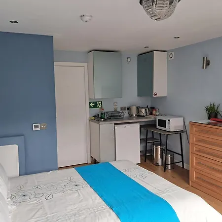 The Retreat Edinburgh, 2-minute Walk To Bus Stop *