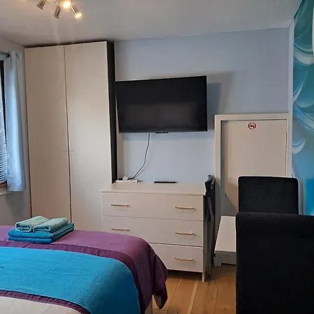 The Retreat Edinburgh, 2-minute Walk To Bus Stop Alloggio in famiglia Edimburgo