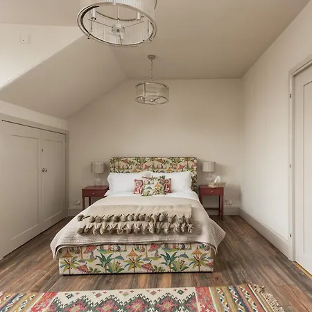 West End Townhouse לינה וארוחת בוקר