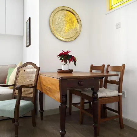 Quiet Ground Floor Mews Flat And Parking * 에든버러