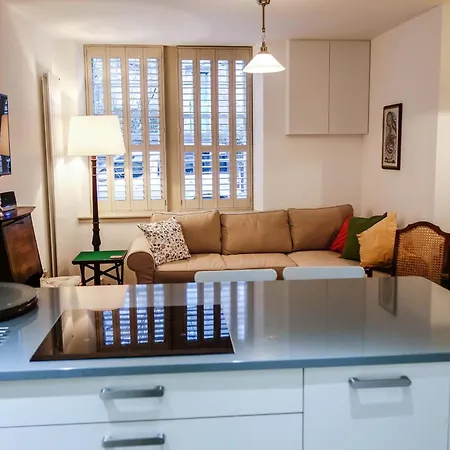 Quiet Ground Floor Mews Flat And Parking 아파트 에든버러