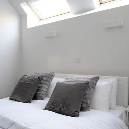 Quiet Ground Floor Mews Flat And Parking 아파트 에든버러