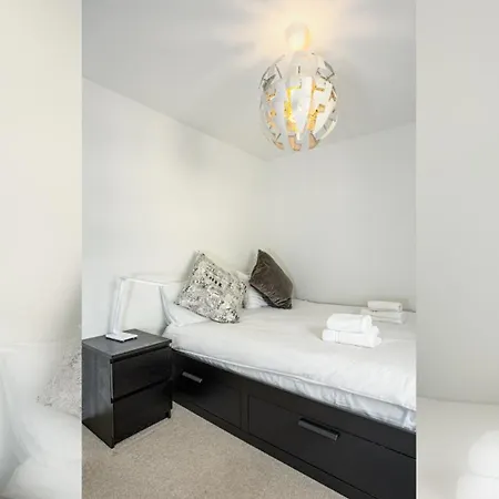 Comfy 2 Bedroom Near Centre Holiday home