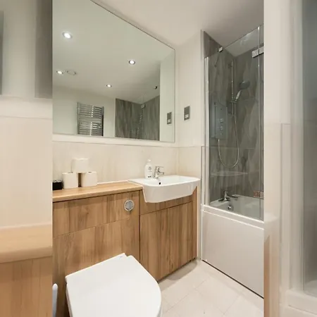 Comfy 2 Bedroom Near Centre * Edinburgh