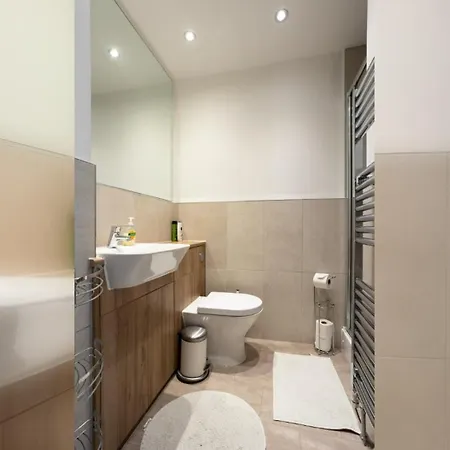 Comfy 2 Bedroom Near Centre