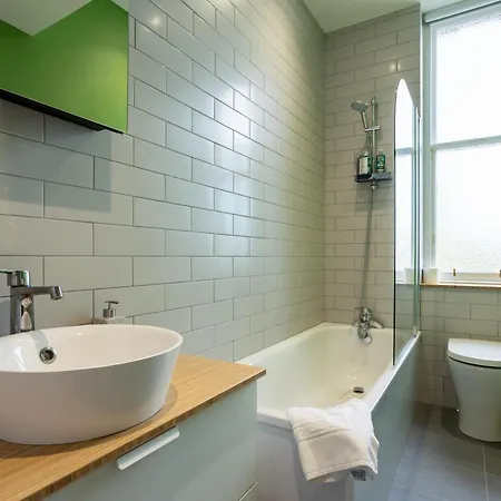 Newly Renovated 1 Bedroom Near Charming Newhaven *