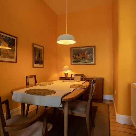 Newly Renovated 1 Bedroom Near Charming Newhaven