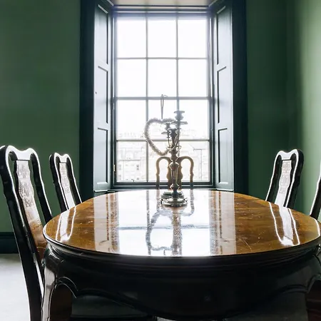 Grade A Listed 2 Bedroom In Apartment *