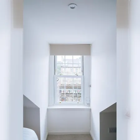 & Modern 2bd Flat -
