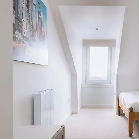 & Modern 2bd Flat - *