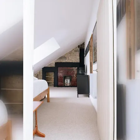 & Modern 2bd Flat -