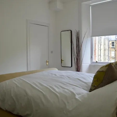 Stylish 2 Bedroom Bruntsfield In *