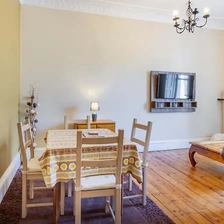 Апартаменты Bright 1 Bedroom Near Centre Эдинбург