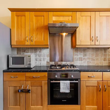 Bright 1 Bedroom Near Centre Апартаменты *