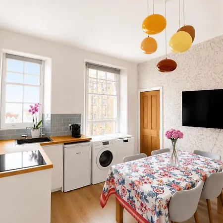 Royal Mile Excellent Location 3rd Floor No Lift * Edimburgo