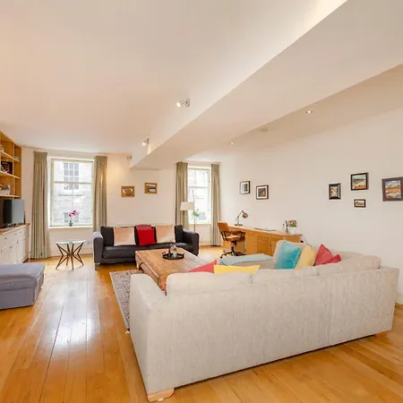 New Town Elegant 2-bedroom In The Heart Of The Edimburgo