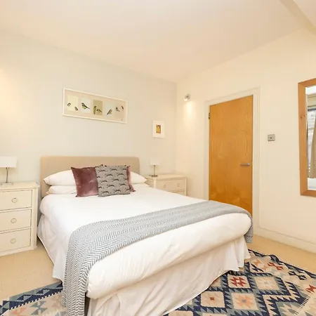 New Town Elegant 2-bedroom In The Heart Of The