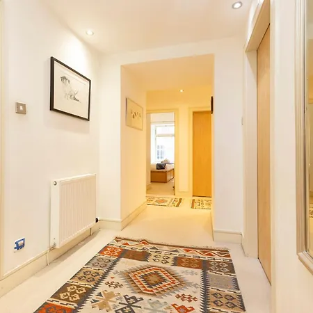 New Town Elegant 2-bedroom In The Heart Of The *