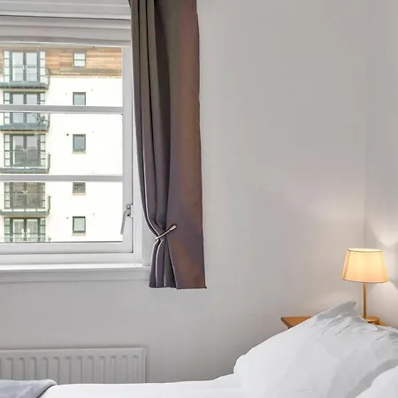 Apartment Guestready - Stylish W/ Parking Near *