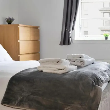 Guestready - Stylish W/ Parking Near Apartment Edinburgh