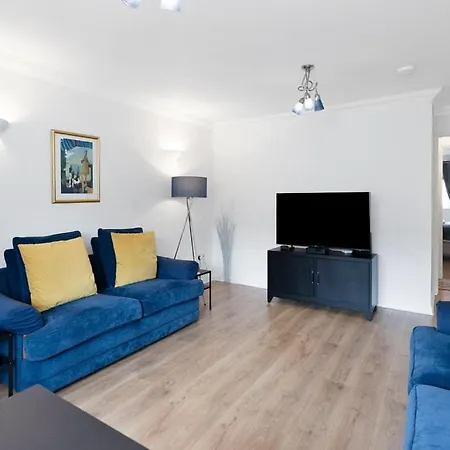 Apartment Guestready - Stylish W/ Parking Near
