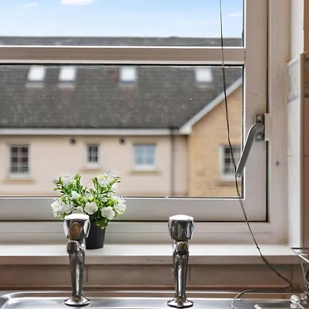 Guestready - Stylish W/ Parking Near * Edinburgh