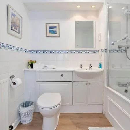 Guestready - Stylish W/ Parking Near * Edinburgh