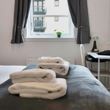 Guestready - Stylish W/ Parking Near Edinburgh