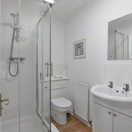 Guestready - Stylish W/ Parking Near Apartment Edinburgh