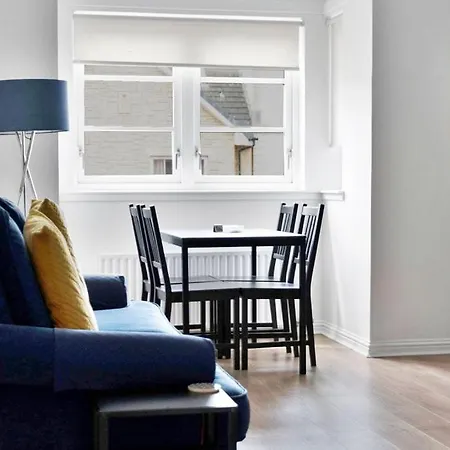 Guestready - Stylish W/ Parking Near * Edinburgh