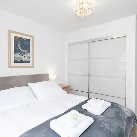 Apartment Guestready - Stylish W/ Parking Near Edinburgh