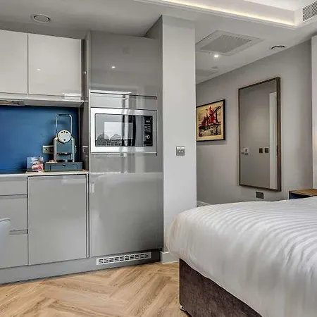 Aparthotel Roomzzz Edinburgh
